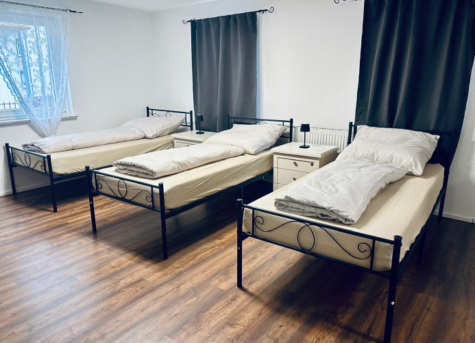 Dreibettzimmer 1 'Home' - Suhitha´s Gästehaus Villingen-Schwenningen