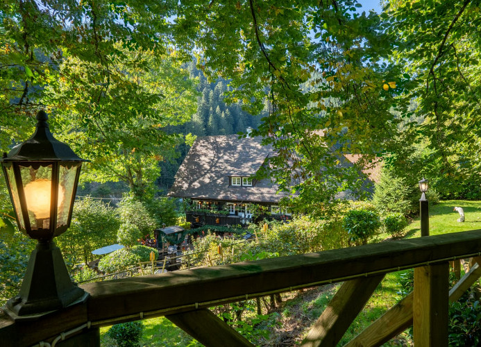 Schwarzwaldhaus Wolftal – Historisches Jagdanwesen, Park und Wildbach im Schwarzwald