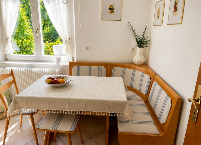 Ferienhaus Oesterle - Idyllisches Schwarzwaldhaus am Bach mit Terrasse & Balkon