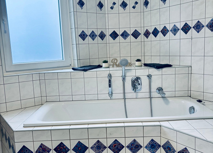 Dreibettzimmer 1 'Home' - Suhitha´s Gästehaus Villingen-Schwenningen