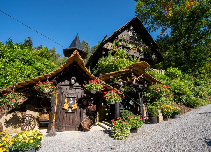Schwarzwaldhaus Wolftal – Historisches Jagdanwesen, Park und Wildbach im Schwarzwald