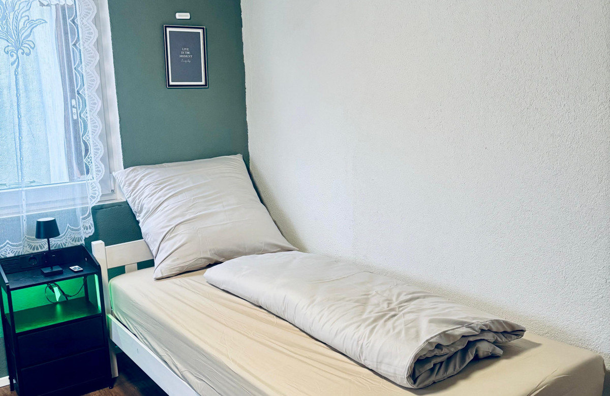 Einzelzimmer 2 'Work' - Suhitha´s Gästehaus Villingen-Schwenningen