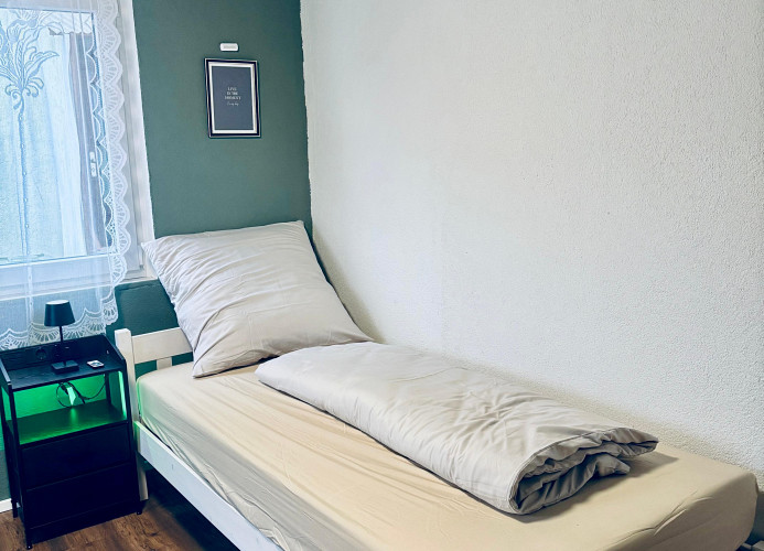 Einzelzimmer 2 'Work' - Suhitha´s Gästehaus Villingen-Schwenningen