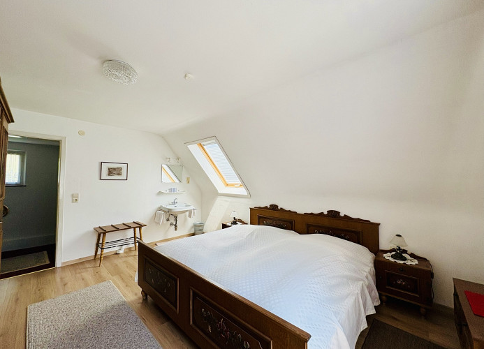 Ferienhaus Oesterle - Idyllisches Schwarzwaldhaus am Bach mit Terrasse & Balkon