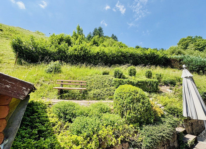 Ferienhaus Oesterle - Idyllisches Schwarzwaldhaus am Bach mit Terrasse & Balkon
