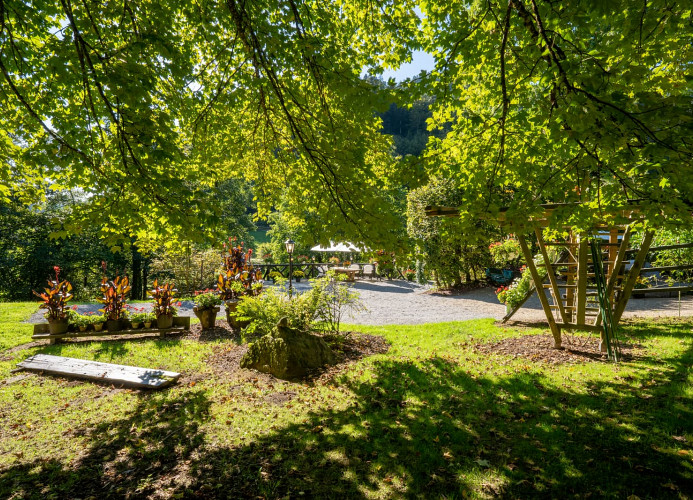 Schwarzwaldhaus Wolftal – Historisches Jagdanwesen, Park und Wildbach im Schwarzwald