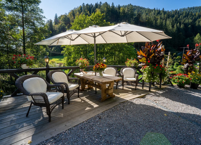 Schwarzwaldhaus Wolftal – Historisches Jagdanwesen, Park und Wildbach im Schwarzwald