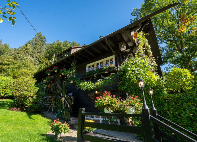 Schwarzwaldhaus Wolftal – Historisches Jagdanwesen, Park und Wildbach im Schwarzwald