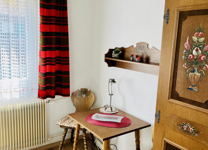 Ferienhaus Oesterle - Idyllisches Schwarzwaldhaus am Bach mit Terrasse & Balkon