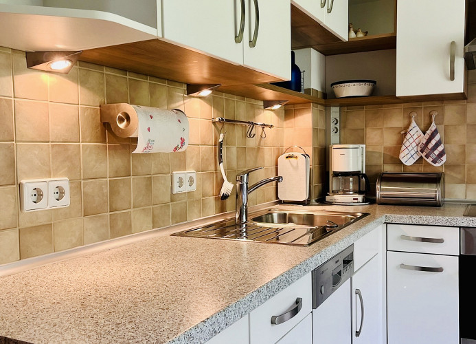 Ferienhaus Oesterle - Idyllisches Schwarzwaldhaus am Bach mit Terrasse & Balkon