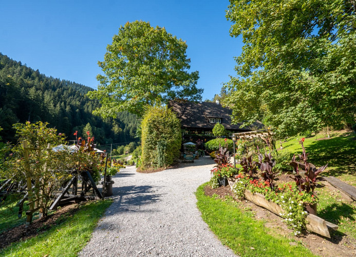 Schwarzwaldhaus Wolftal – Historisches Jagdanwesen, Park und Wildbach im Schwarzwald
