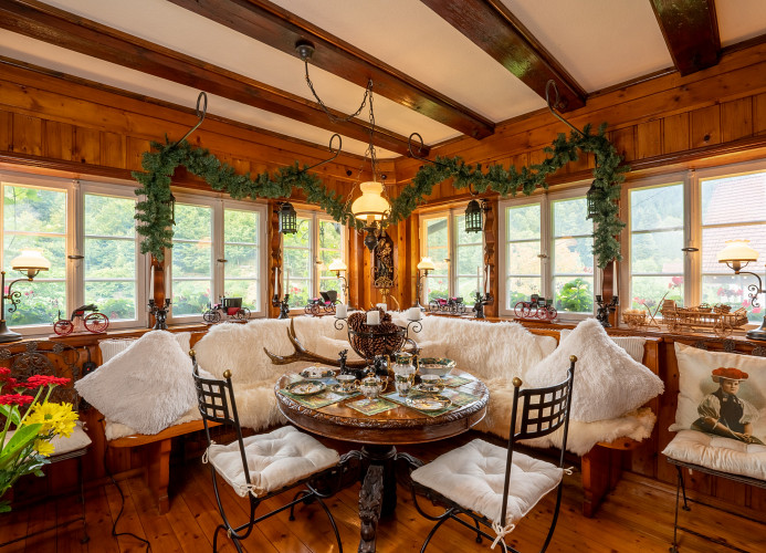 Schwarzwaldhaus Wolftal – Historisches Jagdanwesen, Park und Wildbach im Schwarzwald