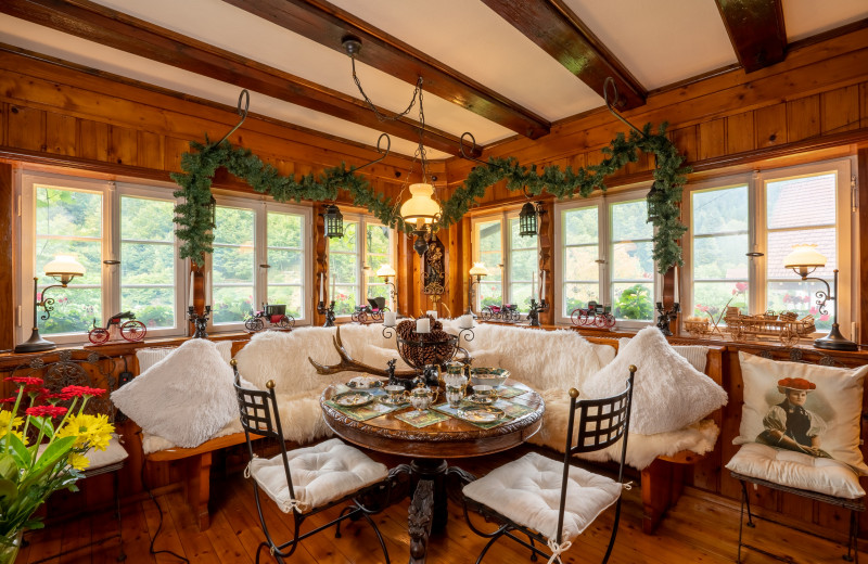 Schwarzwaldhaus Wolftal – Historisches Jagdanwesen, Park und Wildbach im Schwarzwald