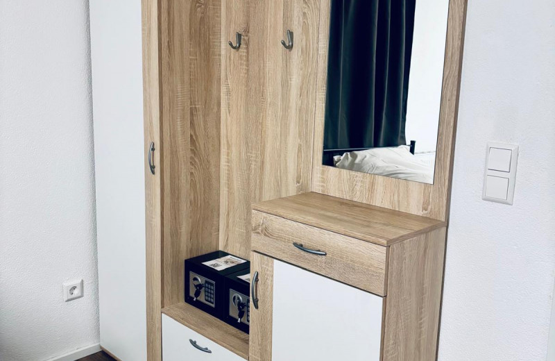 Dreibettzimmer 1 'Home' - Suhitha´s Gästehaus Villingen-Schwenningen