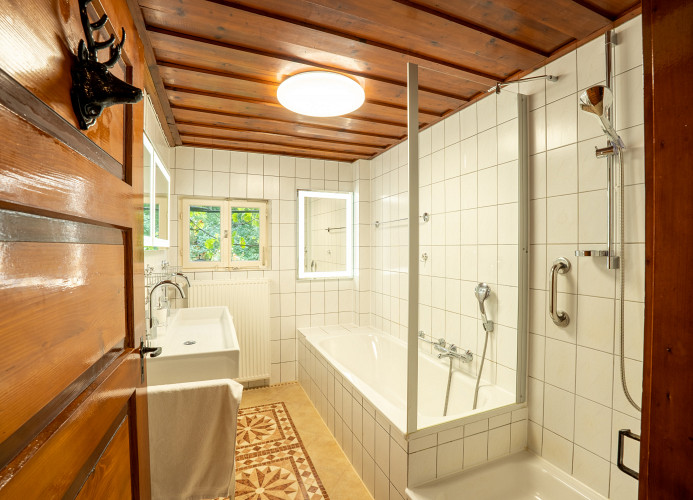 Schwarzwaldhaus Wolftal – Historisches Jagdanwesen, Park und Wildbach im Schwarzwald