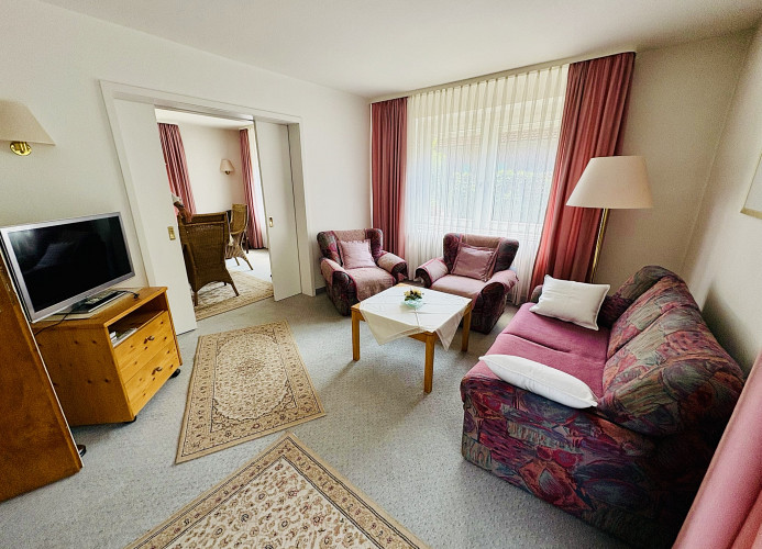 Ferienhaus Oesterle - Idyllisches Schwarzwaldhaus am Bach mit Terrasse & Balkon